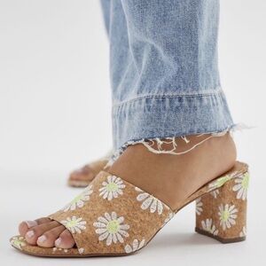 Cork flower sandals size 9